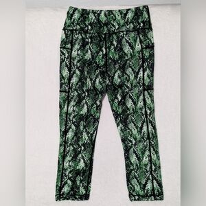 CVG Constantly Varied Gear Venom Snake Print Capri Leggings